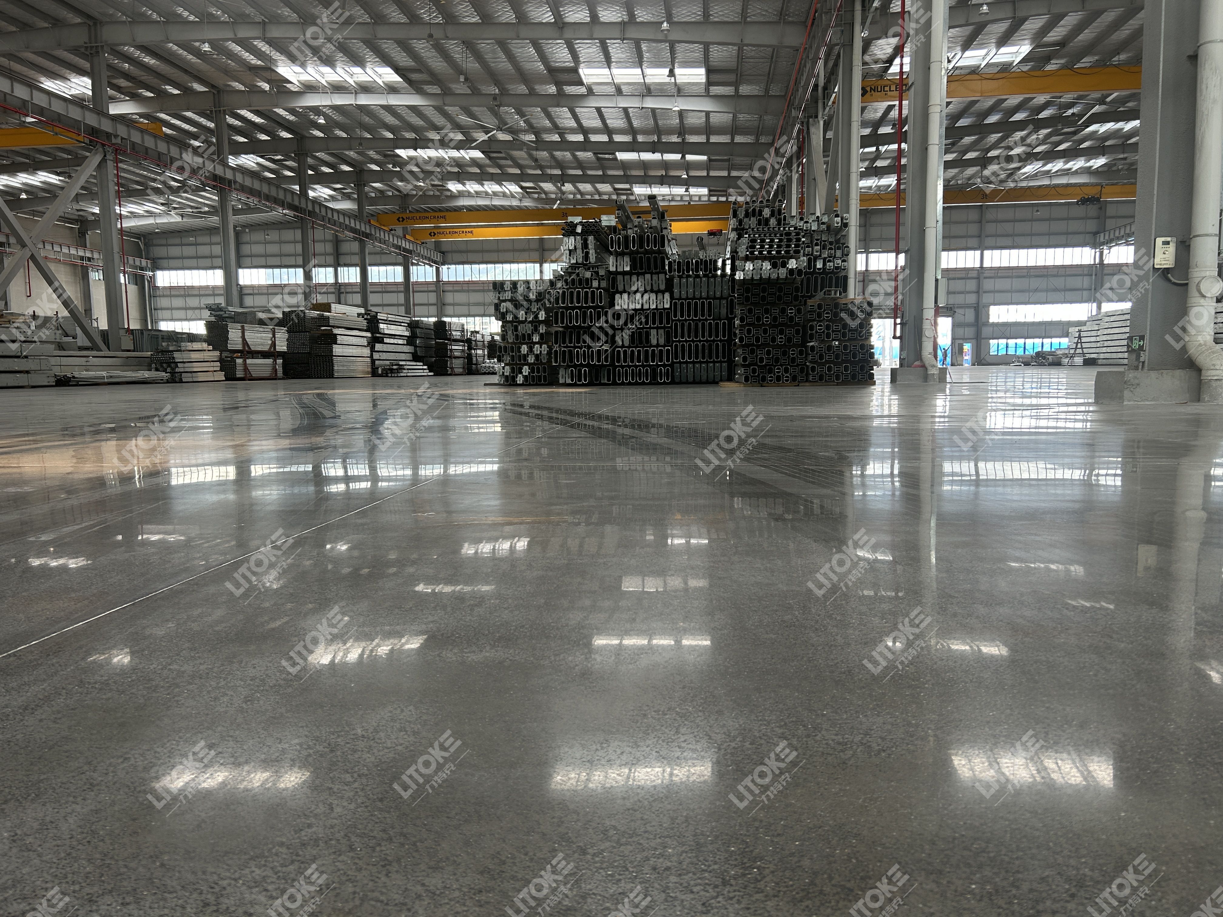 金剛砂地坪 vs 密封固化劑地坪，傻傻分不清？看完就懂！